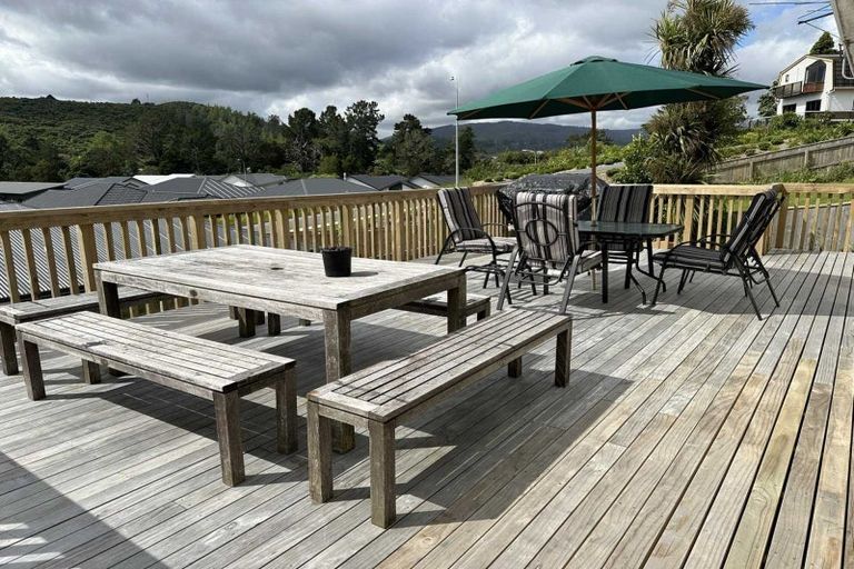 Photo of property in 39 Aniseed Grove, Timberlea, Upper Hutt, 5018