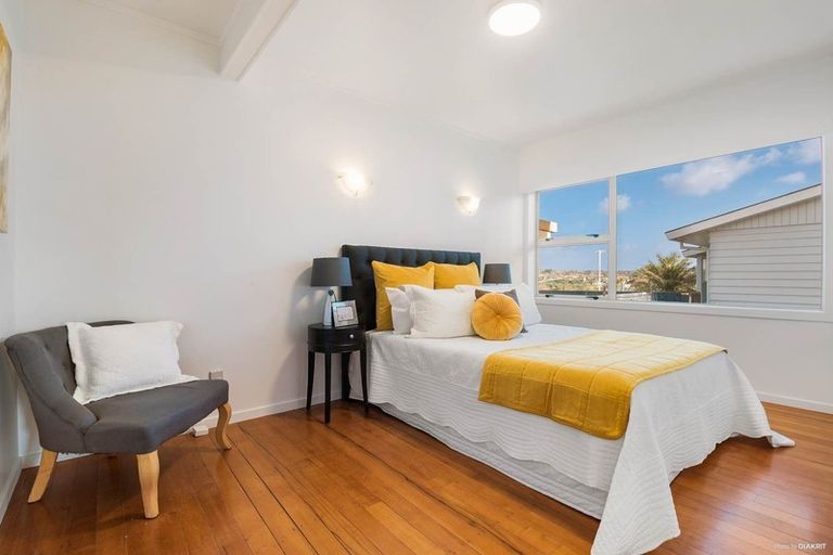 Photo of property in 2/110 Sylvan Avenue, Northcote, Auckland, 0627