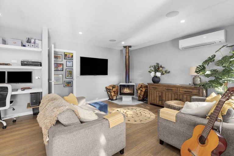 Photo of property in 10 Snowberry Street, Albert Town, Wanaka, 9305