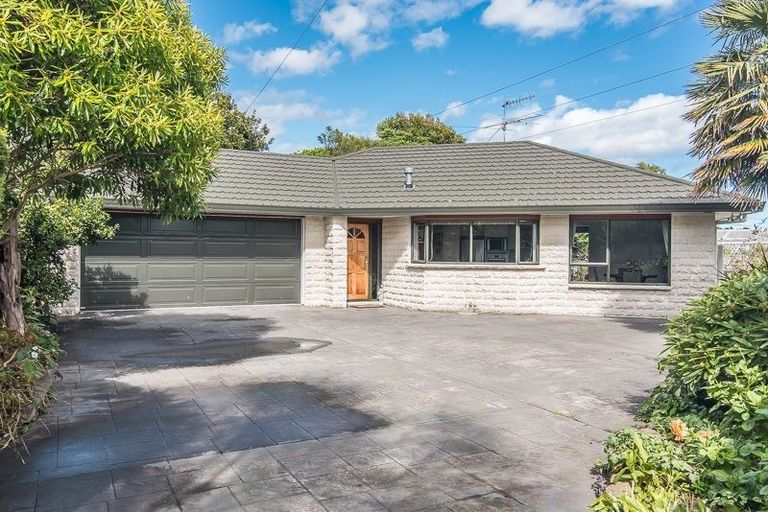 Photo of property in 11 Hurworth Grove, Waikanae, 5036