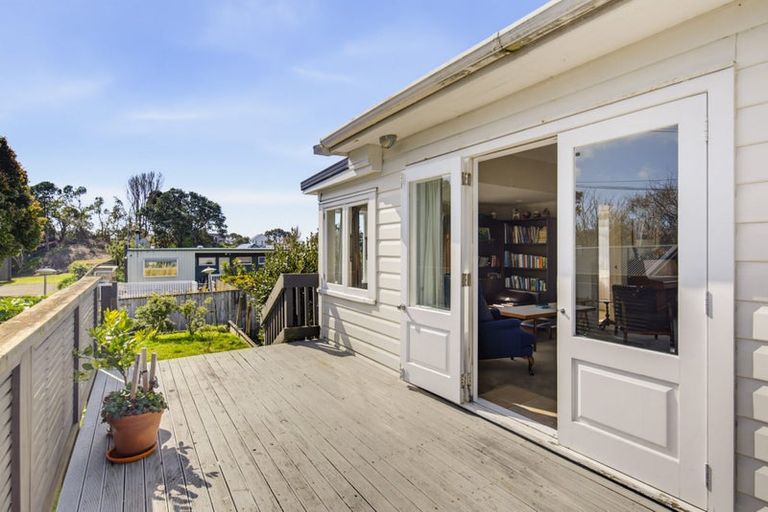 Photo of property in 9 Kirkway, Raumati Beach, Paraparaumu, 5032