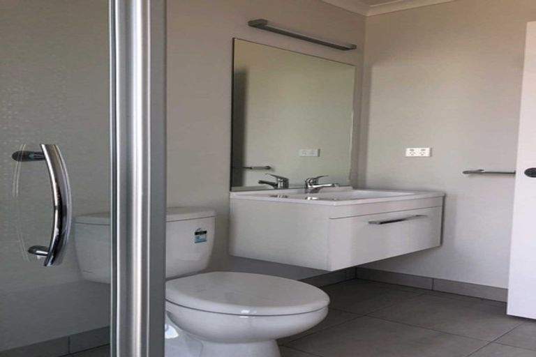 Photo of property in 15 Parton Road, Pukekohe, 2120