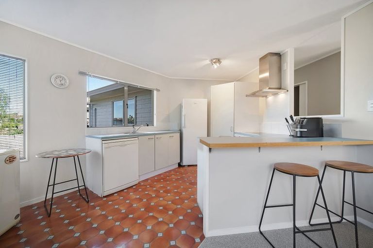 Photo of property in 21 Ian Sage Avenue, Torbay, Auckland, 0630