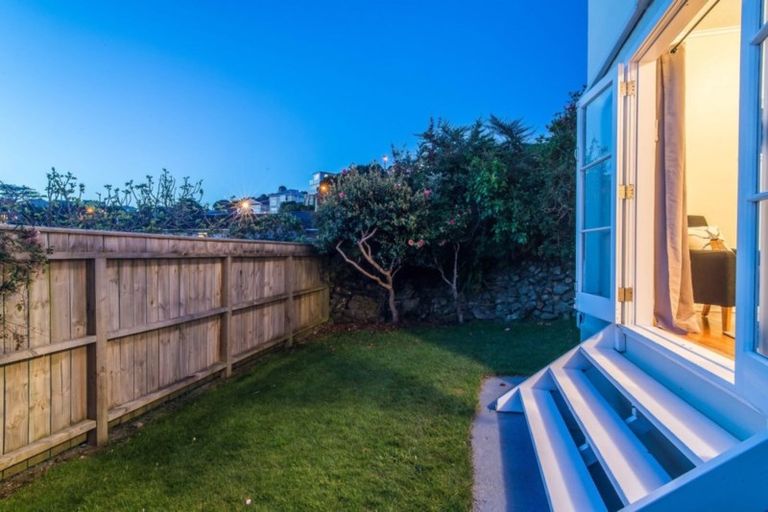 Photo of property in 10 Cavendish Square, Strathmore Park, Wellington, 6022