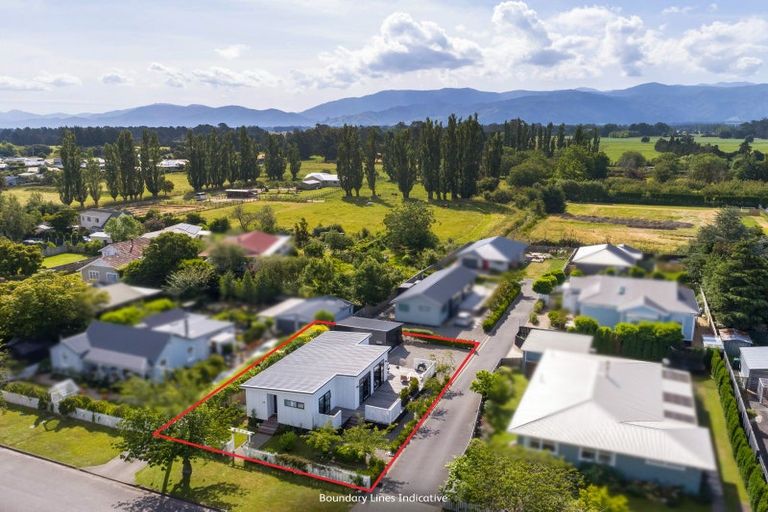 Photo of property in 24 Kempton Street, Greytown, 5712