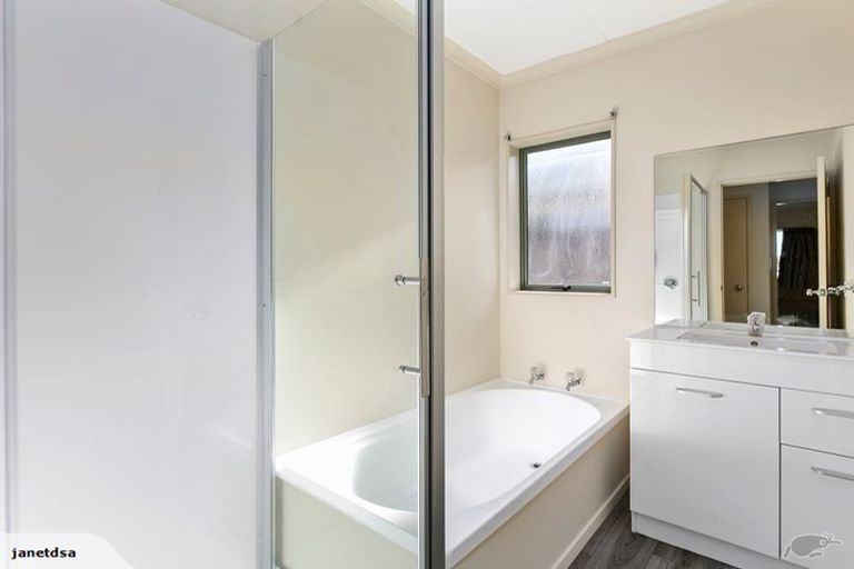 Photo of property in 1a Lagoon Place, Poike, Tauranga, 3112