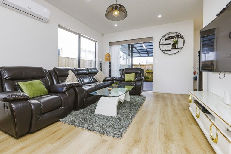 Photo of property in 104 Bellbird Street, Papakura, 2110