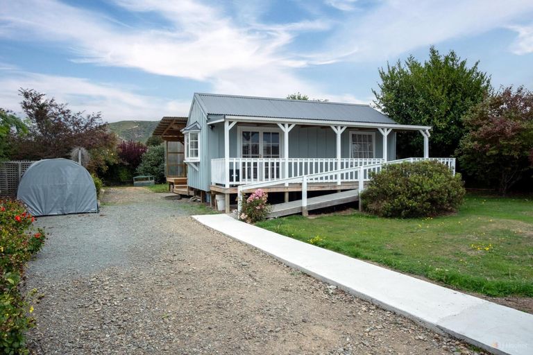 Photo of property in 10 Hillary Street, Waimate, 7924