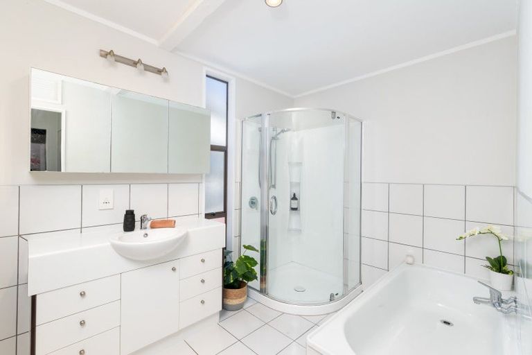 Photo of property in 11 Johnswood Grove, Clouston Park, Upper Hutt, 5018