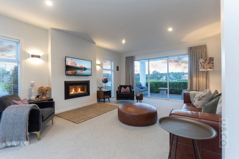 Photo of property in 10 Tauwaka Crescent, Riverhead, 0820