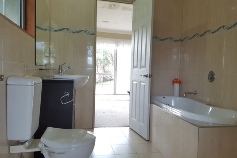 Photo of property in 2/40 Hillcrest Avenue, Hillcrest, Auckland, 0627