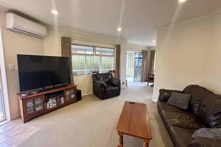 Photo of property in 23 Chesterfield Way, Orewa, 0931