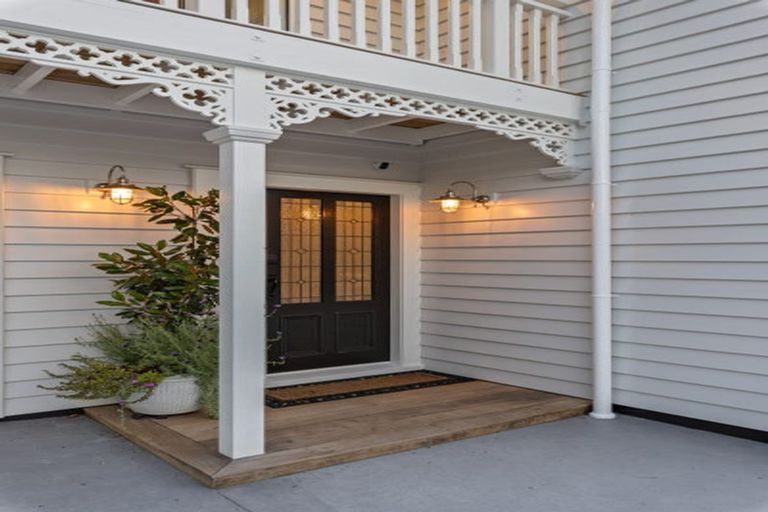 Photo of property in 4a Birchwood Grove, Greenhithe, Auckland, 0632