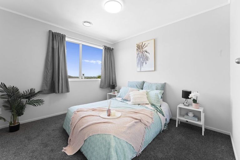 Photo of property in 11 Doone Place, Massey, Auckland, 0614