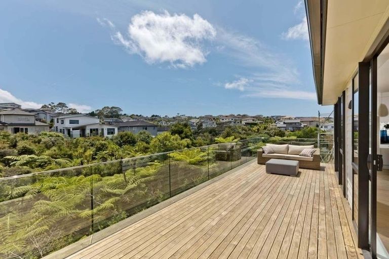 Photo of property in 30 Para Close, Fairview Heights, Auckland, 0632