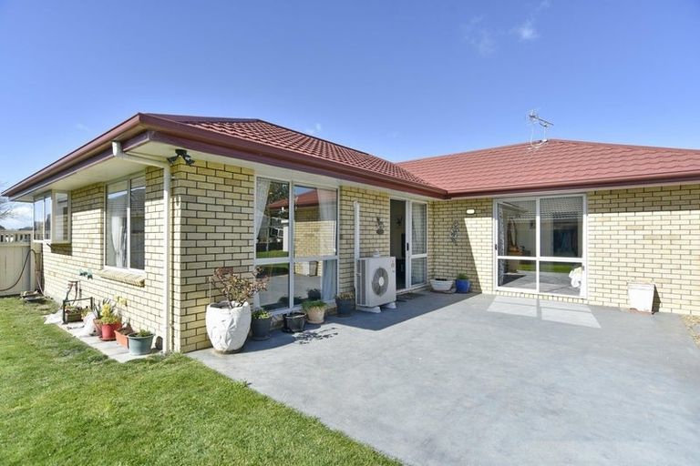 Photo of property in 15 Willowview Drive, Redwood, Christchurch, 8051