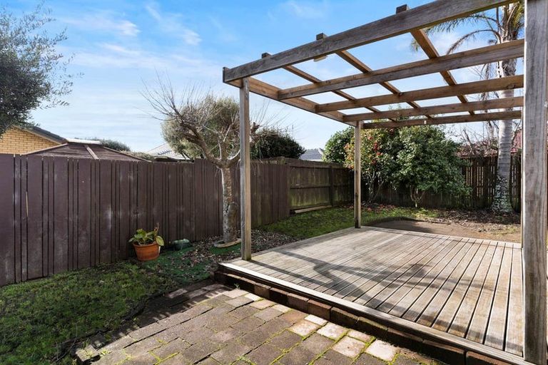 Photo of property in 1/5 Cornelian Crescent, Half Moon Bay, Auckland, 2012