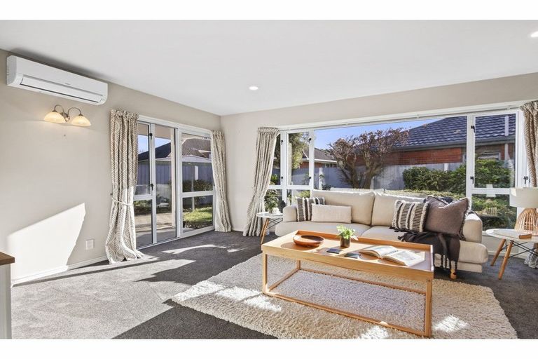 Photo of property in 2 Hatfield Place, Avonhead, Christchurch, 8042