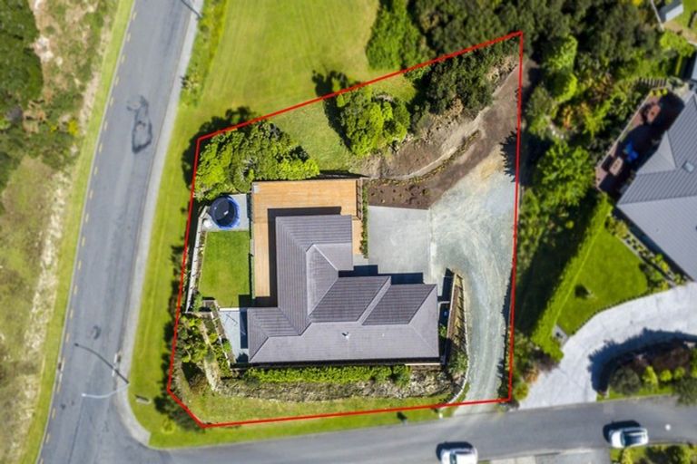 Photo of property in 1 Mckenzie Way, Timberlea, Upper Hutt, 5018