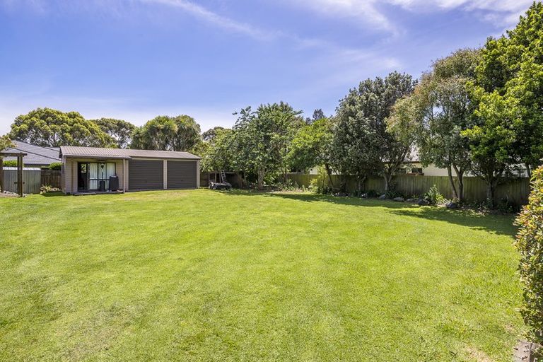 Photo of property in 6 Realm Drive, Paraparaumu, 5032