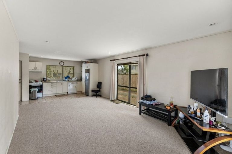 Photo of property in 8 Duxfield Drive, Ranui, Auckland, 0612
