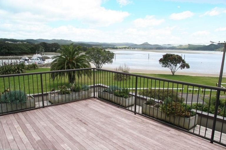 Photo of property in 613b Beach Road, Whangamata, 3620