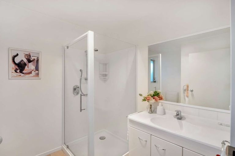 Photo of property in 1/117 Yaldhurst Road, Sockburn, Christchurch, 8042