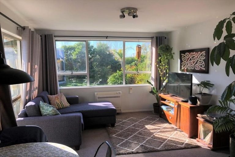 Photo of property in 2/207 Estuary Road, South New Brighton, Christchurch, 8062