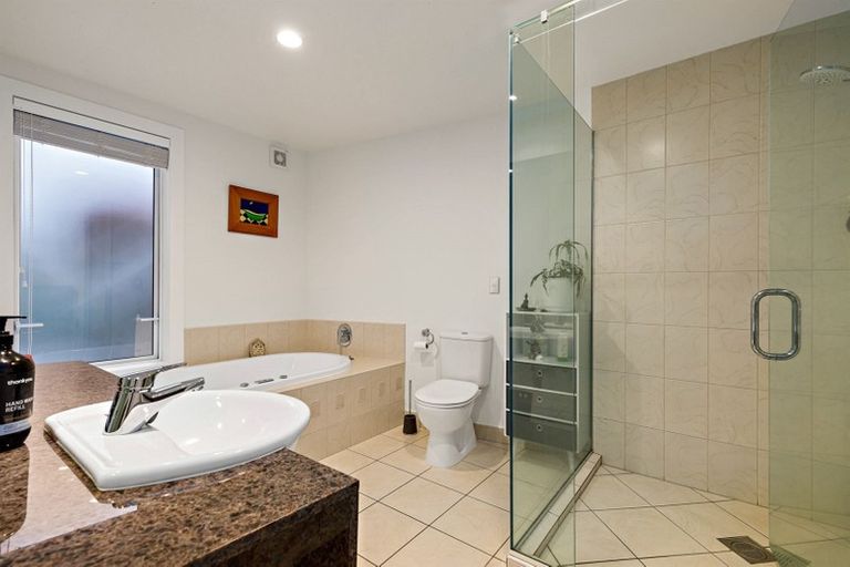 Photo of property in 6 Miri Road, Rothesay Bay, Auckland, 0630