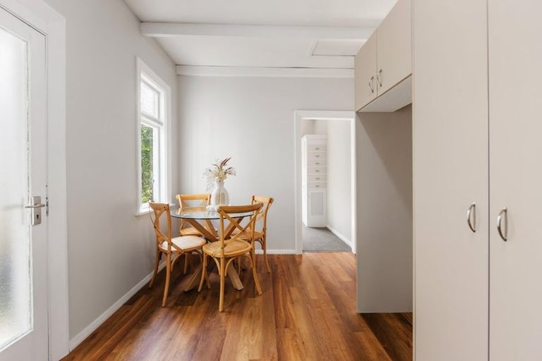 Photo of property in 1/166 Main Road, Redcliffs, Christchurch, 8081