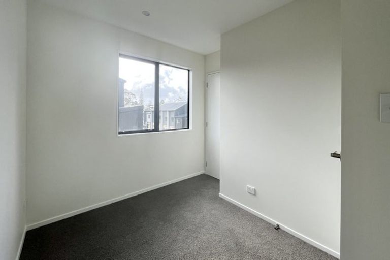 Photo of property in 9/60 Selo Street, Glen Eden, Auckland, 0602