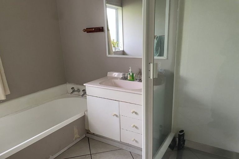 Photo of property in 6 Maraval Crescent, Grenada Village, Wellington, 6037