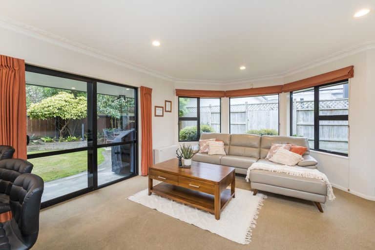 Photo of property in 15 Phoenix Avenue, Hokowhitu, Palmerston North, 4410