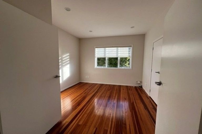 Photo of property in 41 Clayburn Road, Glen Eden, Auckland, 0602