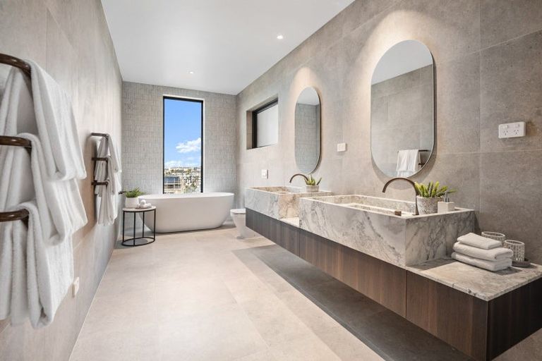 Photo of property in 15 Ridgelea Road, Long Bay, 0792