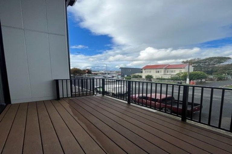 Photo of property in 2/41 Collingwood Street, Waterloo, Lower Hutt, 5011