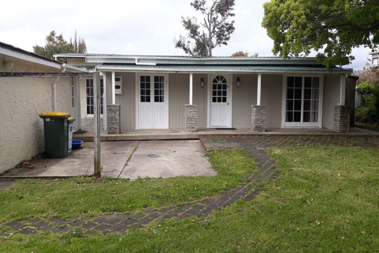 Photo of property in 5 Denver Avenue, Sunnyvale, Auckland, 0612