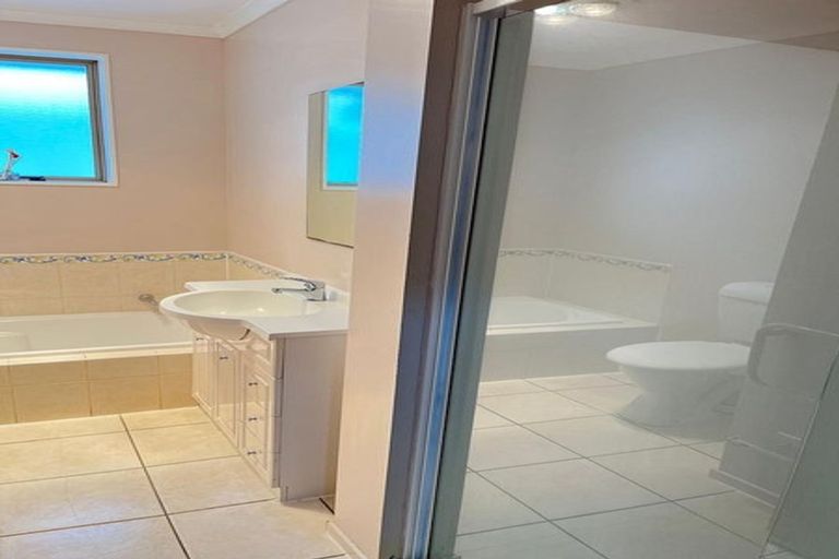 Photo of property in 23 Raphoe Road, Flat Bush, Auckland, 2019