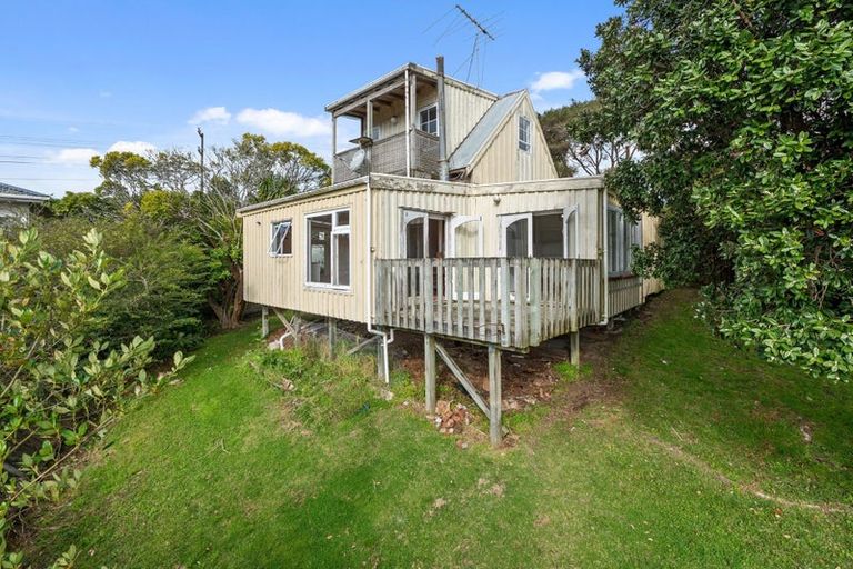 Photo of property in 37 Makiri Street, Helensville, 0800