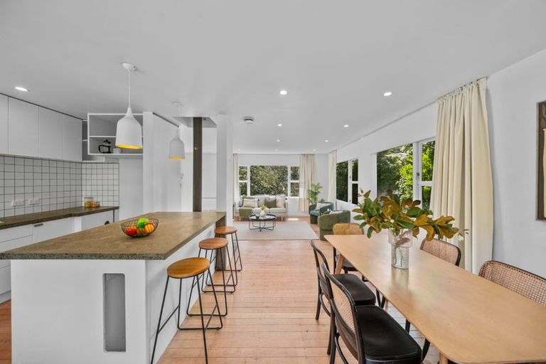 Photo of property in 1 Wakely Road, Newlands, Wellington, 6037