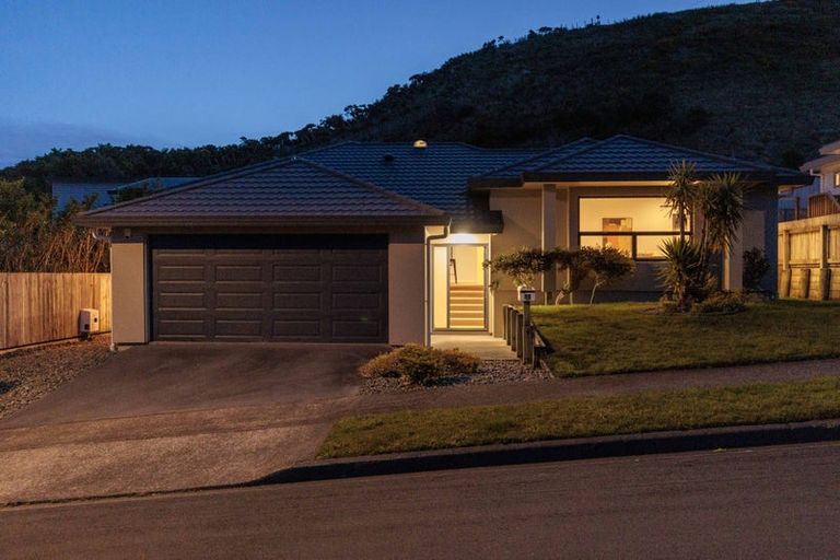 Photo of property in 80 Erlestoke Crescent, Churton Park, Wellington, 6037