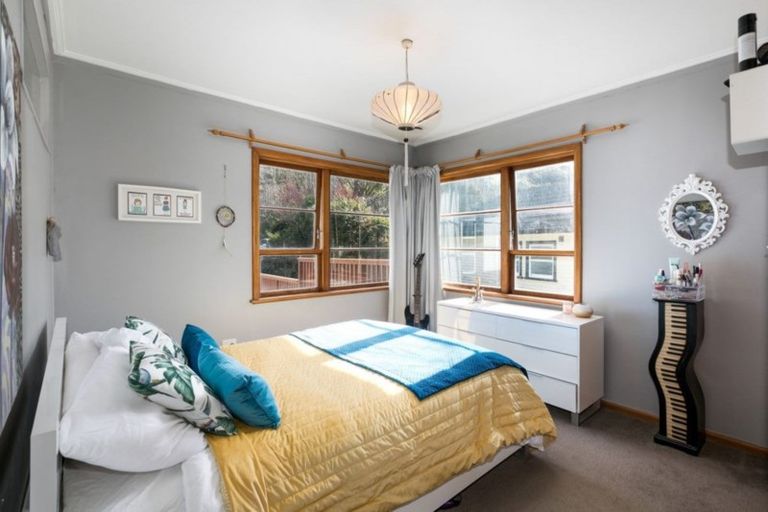 Photo of property in 15 Willowbank Road, Tawa, Wellington, 5028