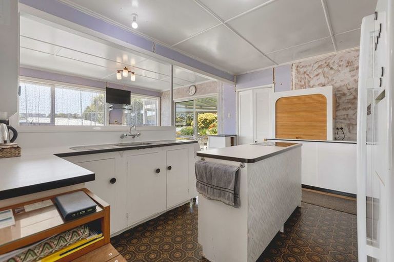 Photo of property in 9 Roy Terrace, Moturoa, New Plymouth, 4310