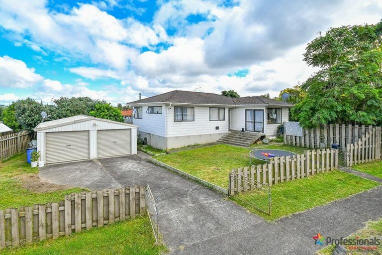 Photo of property in 1 Montego Place, Weymouth, Auckland, 2103