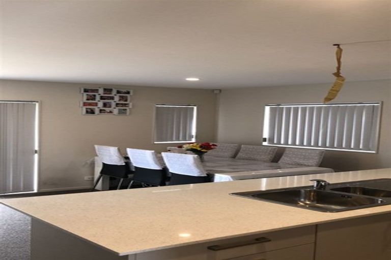 Photo of property in 35 Divide Loop, Takanini, 2112