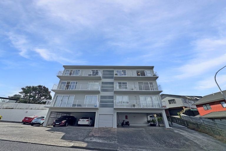 Photo of property in 6/32 Akaroa Drive, Maupuia, Wellington, 6022