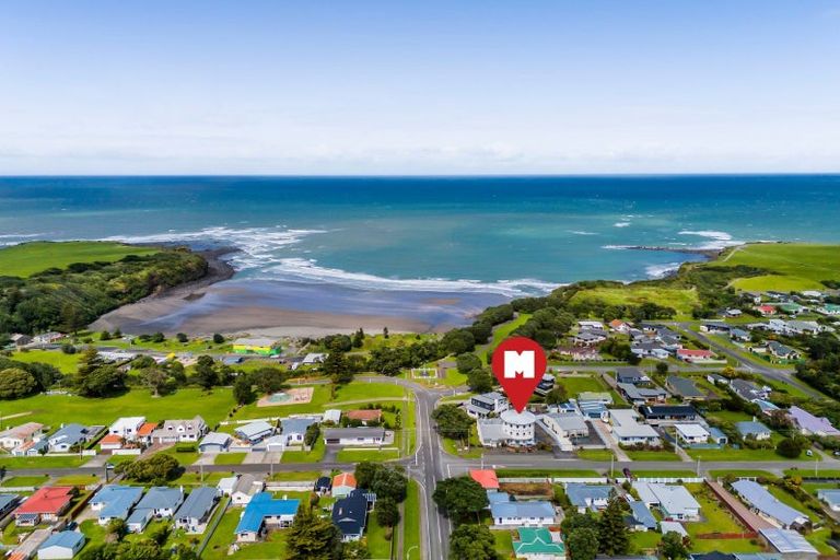 Photo of property in Headlands Opunake, 32 Fox Street, Opunake, 4616