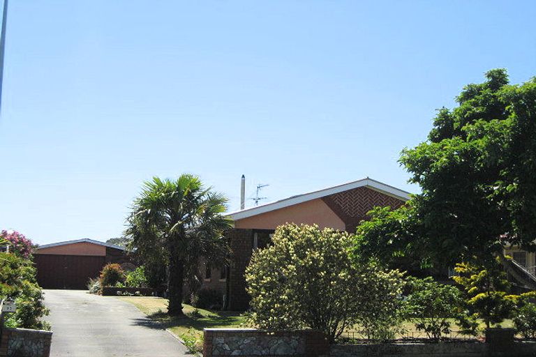 Photo of property in 93 Bickerton Street, Wainoni, Christchurch, 8061