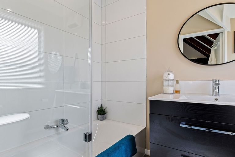 Photo of property in 8 Heathvale Place, Heathcote Valley, Christchurch, 8022