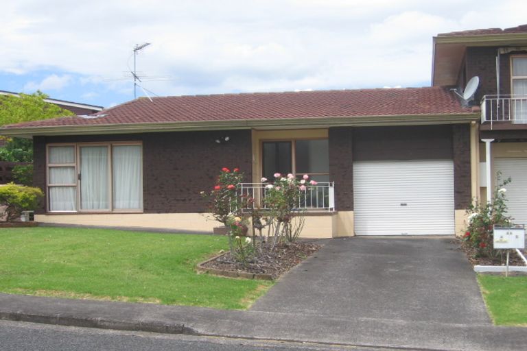 Photo of property in 2/46 James Evans Drive, Northcote, Auckland, 0627